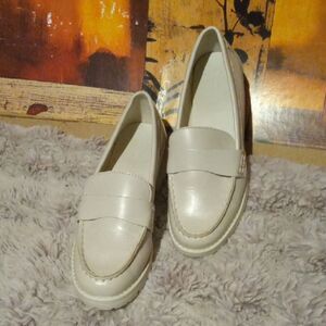 Old Navy Cream Women's Loafers